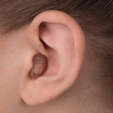Hörgerät im Ohr